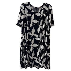 MOA USA • Women’s Floral Shift Dress Black & White Leaf Floral Graphic